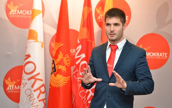 Zenović: Đukanović nikad nije živio od plate