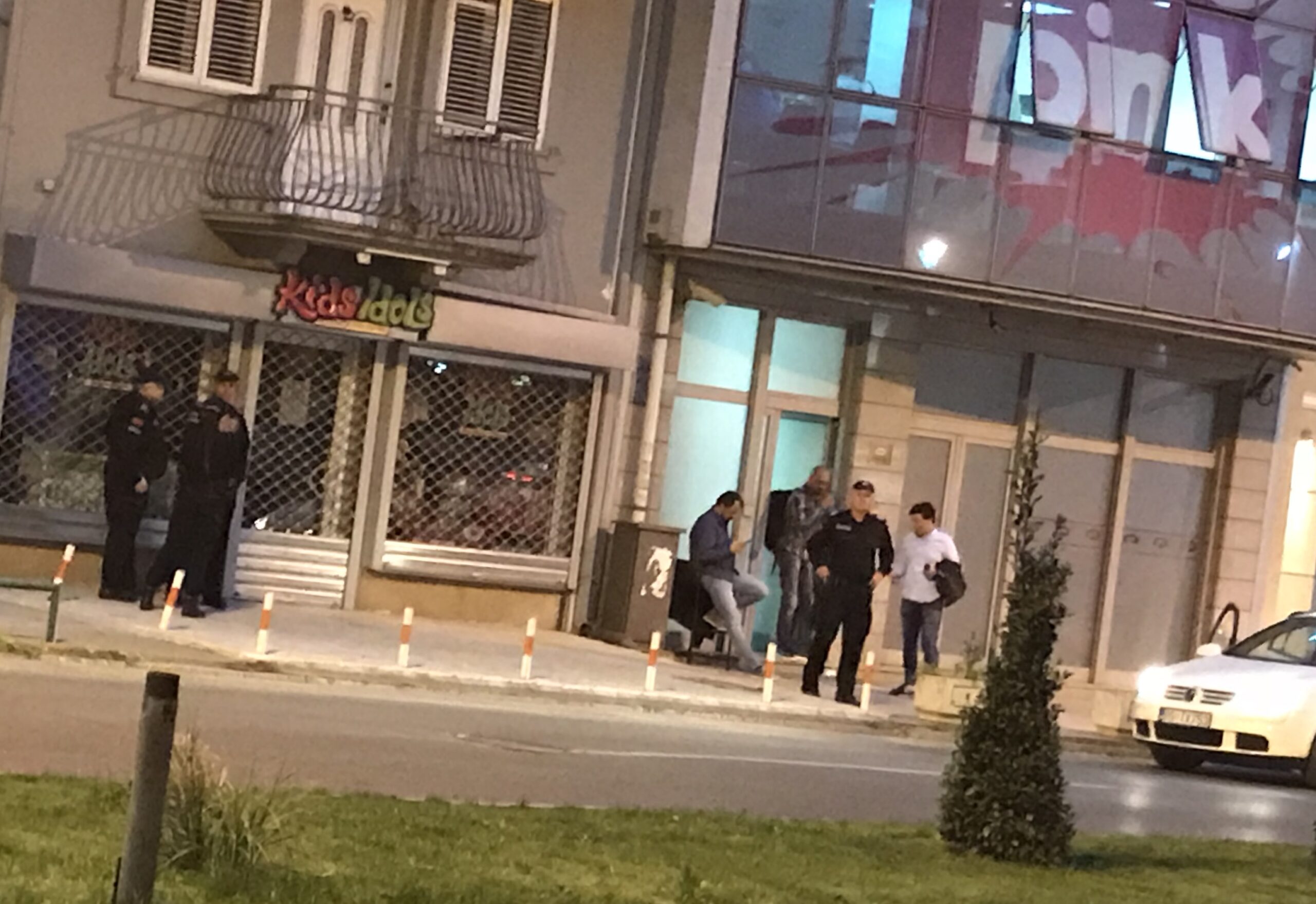 Kad “mediji” objektivno izvještavaju: Policija čuva zgradu Pinka u Podgorici!