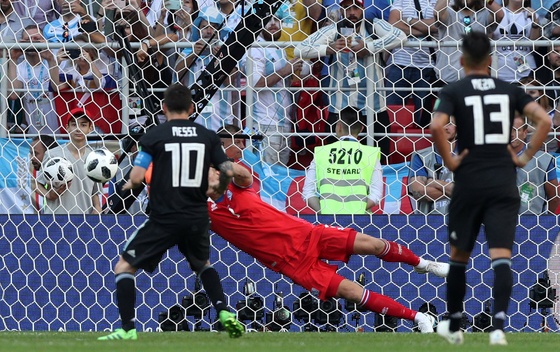 Ne pomaže ni Mesi: Hrabri Islanđani odoljeli Argentini