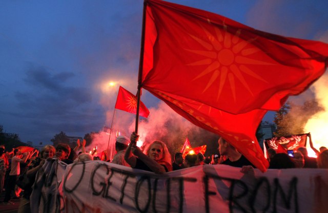 Šok bombe i molotovljevi kokteli: Protest zbog imena u Skoplju