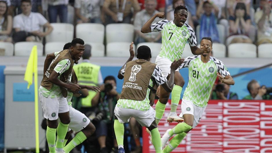 Nigerija pobijedila: Musa bacio na koljena Island