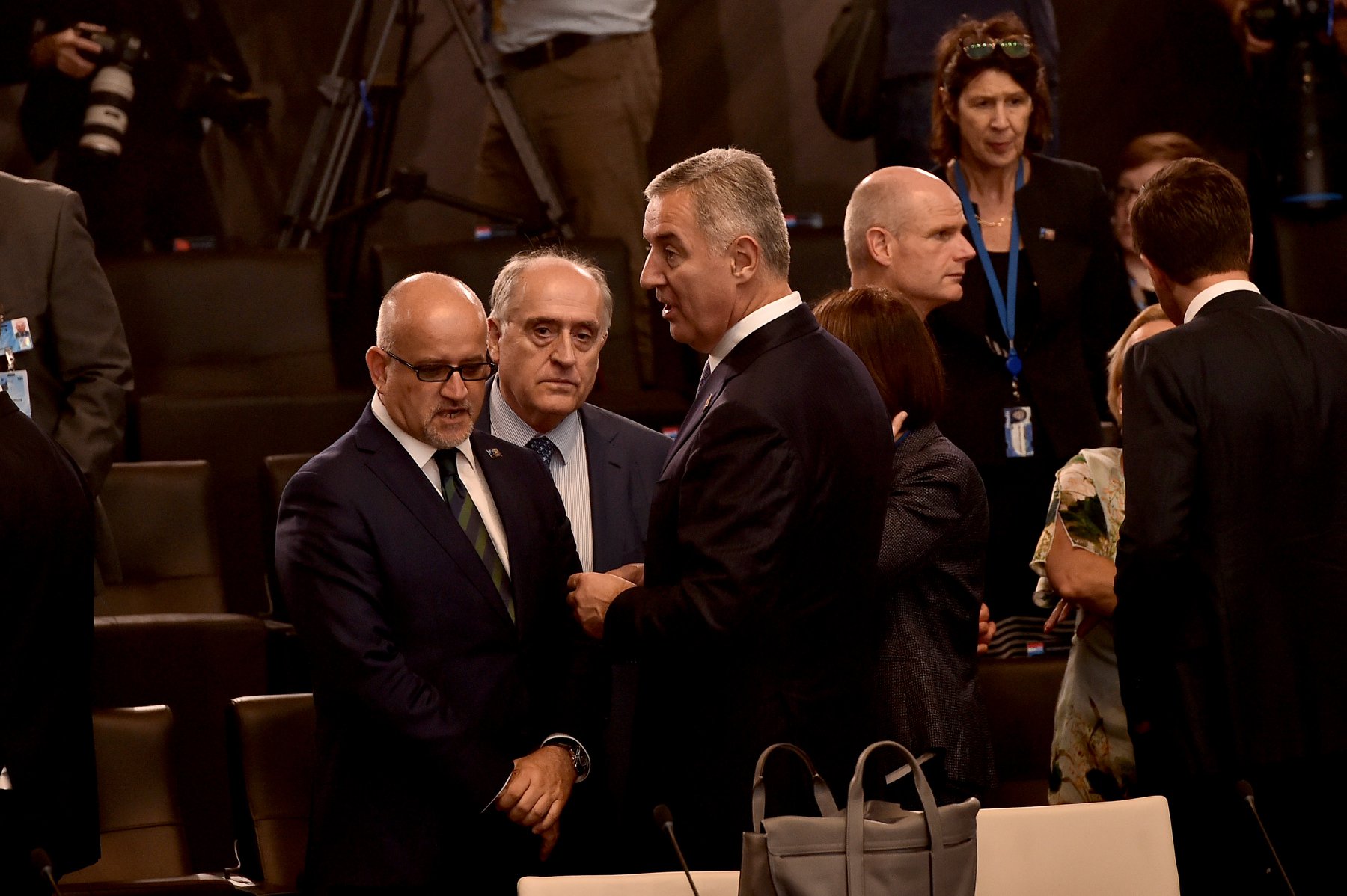 Đukanović ne vjeruje Markovićevim ministrima: U sjedište NATO-a poveo i Milana Roćena!