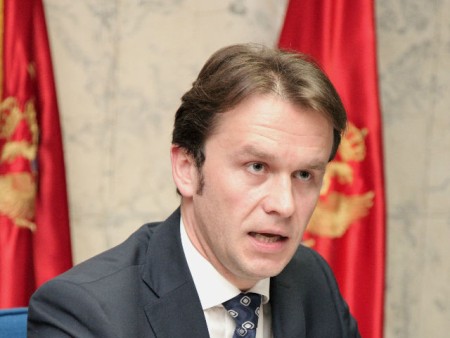 Konjević: Napredak je što Demokrate hoće da sjednu za sto sa DPS-om