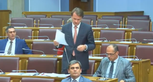 Konjević: Ministarstvo saobraćaja godinu krije tajni ugovor banke i Montenegroerlajnsa