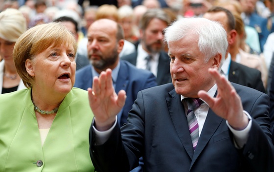 Koalicija opstala: Dogovorili se Merkel i Zehofer
