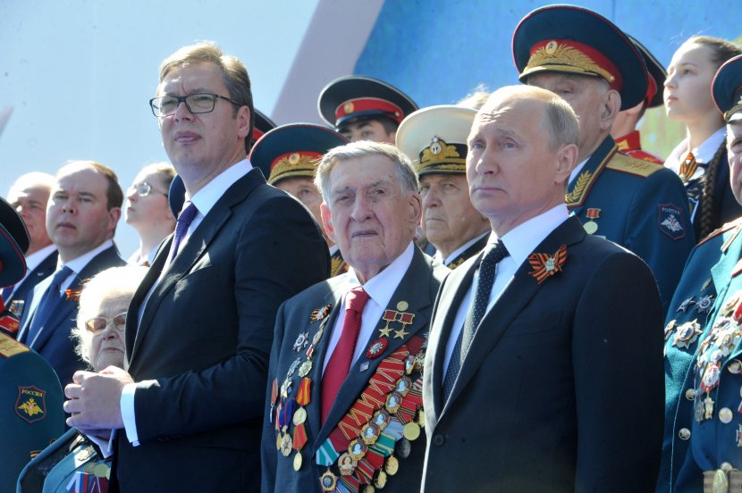 Stiže u Beograd: Pred Putinom 100 tenkova i nove rakete
