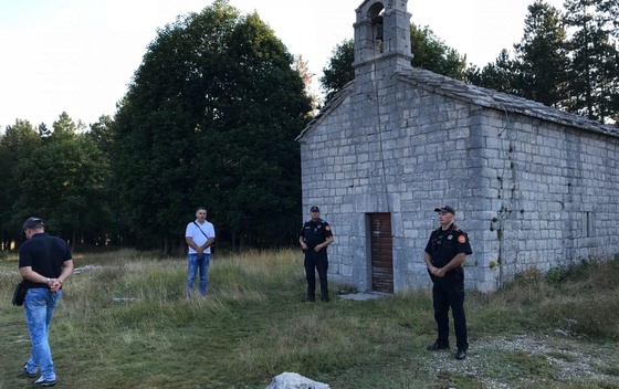 Nastavlja se teror: Policija zabranila službu Mitropolije na Ivanovim Koritima