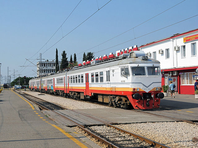 Željeznica obnavlja vozni park: Kupuju putnička kola i lokomotive