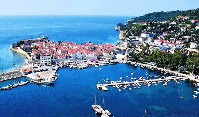 Uhapšena tri lica u Budvi: Pištoljem prijetio u lokalu