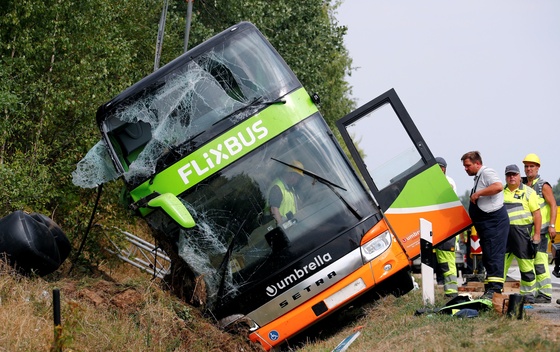 Prevrnuo se autobus u Njemačkoj, povrijeđeno 16 osoba