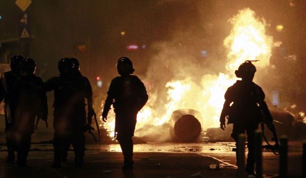 Haos u Bukureštu: Krenuli na kordon, 440 povrijeđenih!