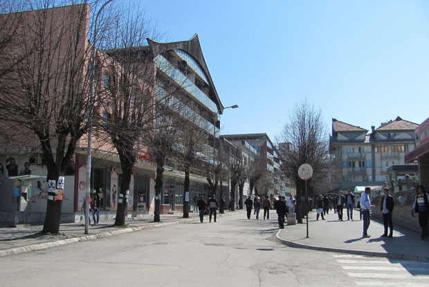 DPS tjera kralja Petra iz Pljevalja, narod ogorčen: Ako promijene naziv ulice idu na proteste