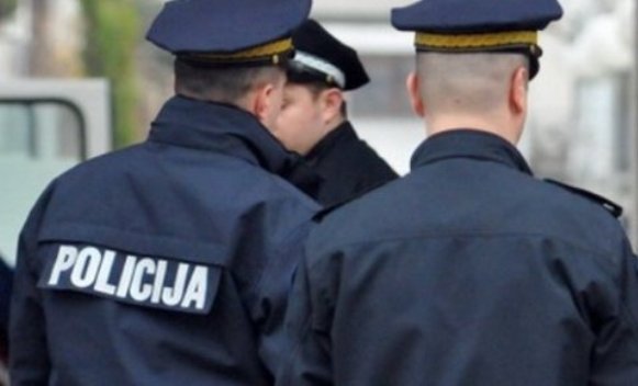Pretresi na Cetinju: Oduzeli kokain i auto