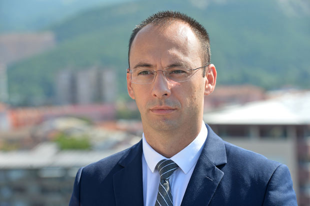 Simić (Srpska lista): Pričom o vojsci, Albanci skreću priču sa dijaloga