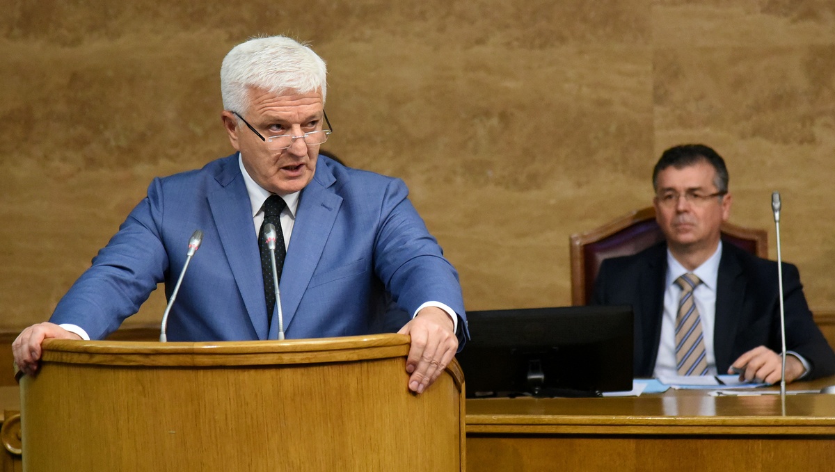 Mučne scene na sjednici Predsjedništva DPS-a: Marković ponizio Gvozdenovića i prstom mu pokazao ko je gazda!
