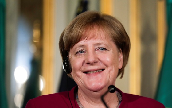 Merkel: Neću napustiti poziciju kancelarke