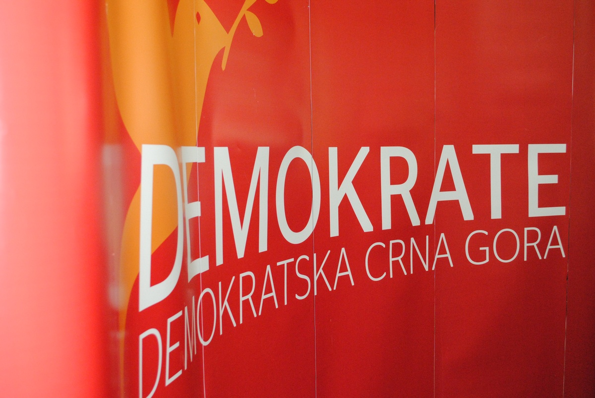 Demokrate ne znaju gdje udaraju: Bečić i Bogdanović lažima napali Borbu, jer otkrivamo veze njihovih funkcionera sa mafijom!