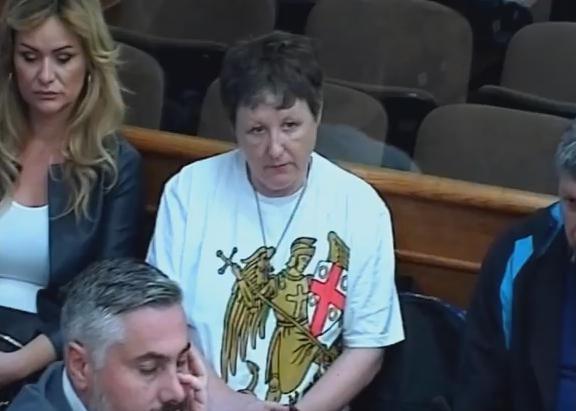 “Državni udar”: Suđenje prekinuto zbog majice sa 4 S