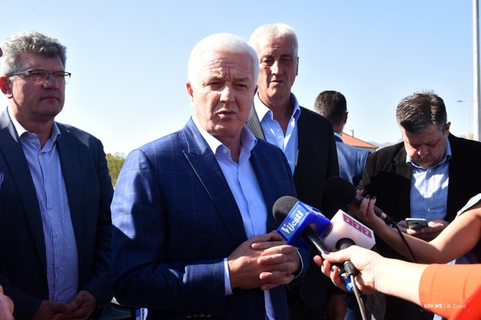 Marković pozvao građane da špijaju one koji ne ustanu na himnu