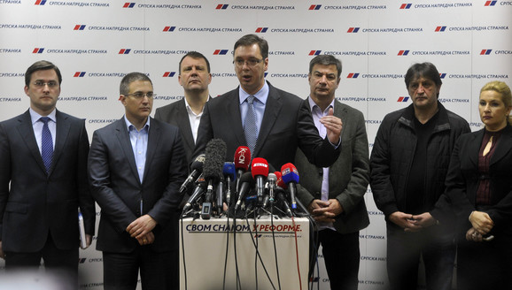 Vučić reformiše SNS: Oprostiće se od umornih ministara, šansu dobijaju mlađi