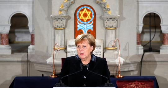 Merkel o „Kristalnoj noći“: Ne tolerisati moderni rasizam
