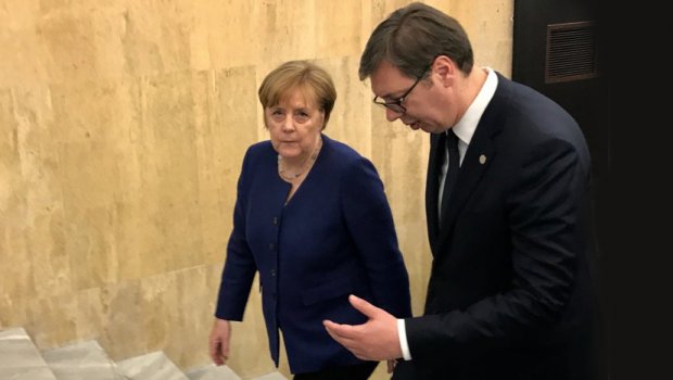 Vučić i Merkel u Parizu