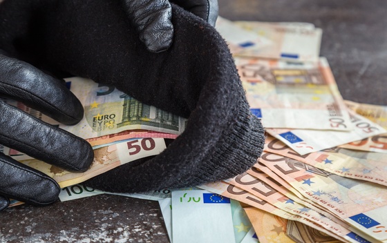 Privođenja u Podgorici: Sumnja se na krađu usisivača, felni i 1.250 evra iz kazina