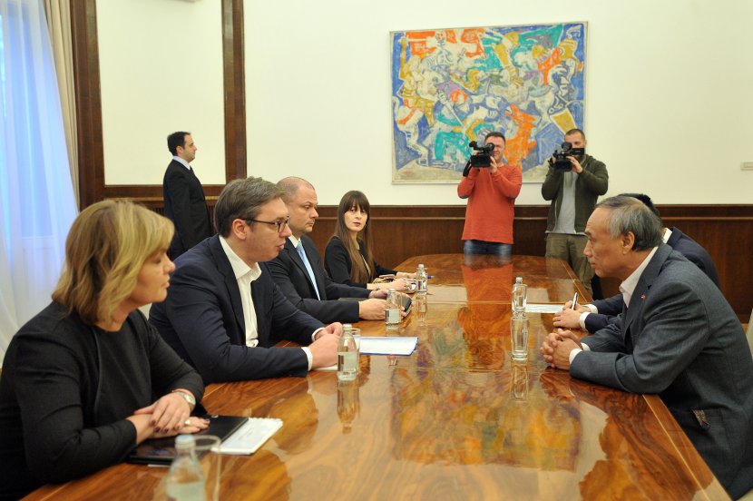 Vučić na hitnim sastancima sa ambasadorima Kine, Rusije i SAD