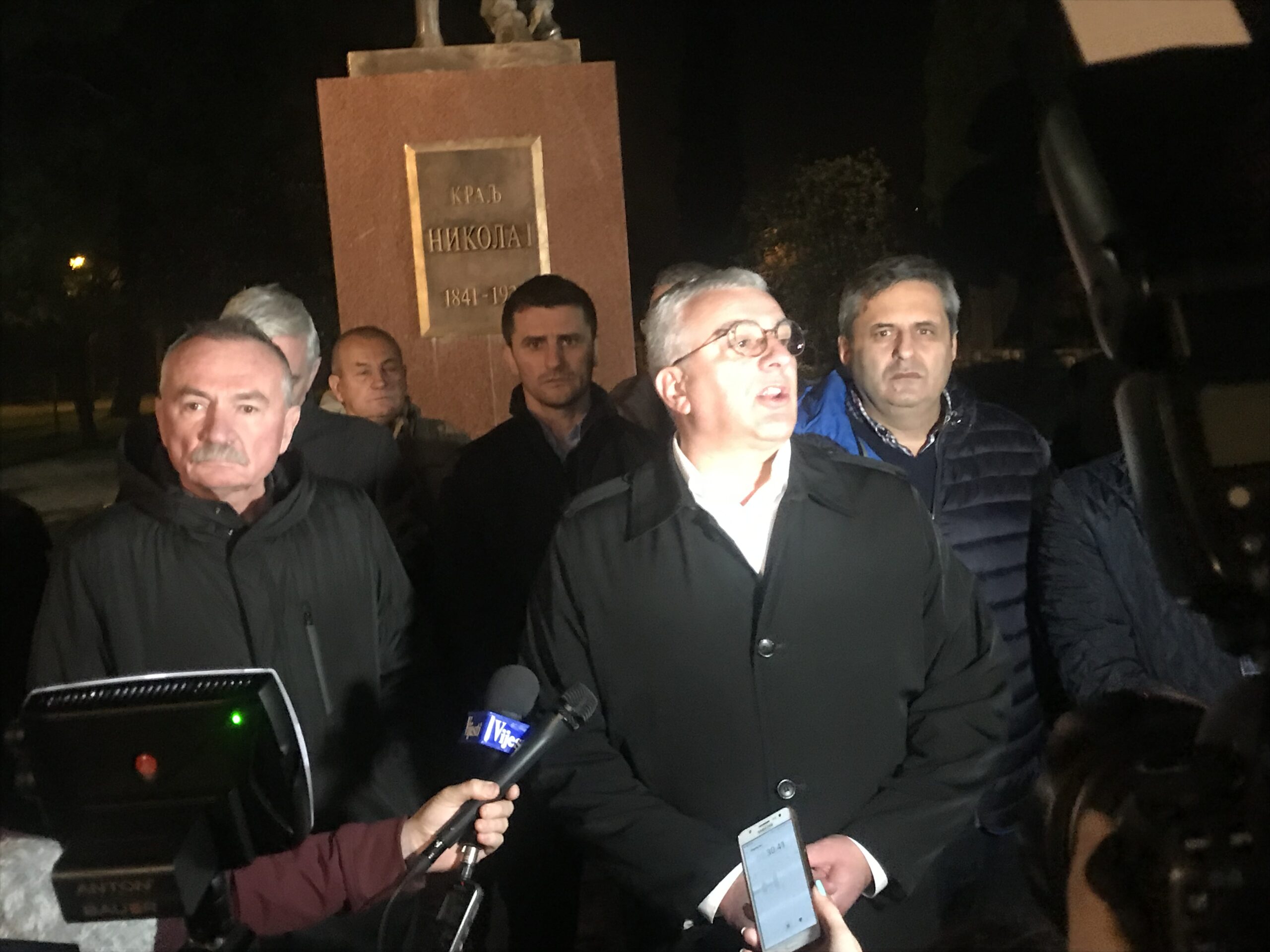 Mandić na skupu ispred Skupštine: U nedjelju će u Podgorici zasijati vatra slobode