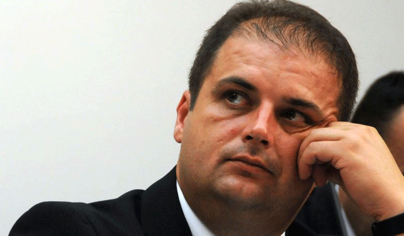 Nimanbegu: Ukinuti kazne za građane koji ističu simbole druge države