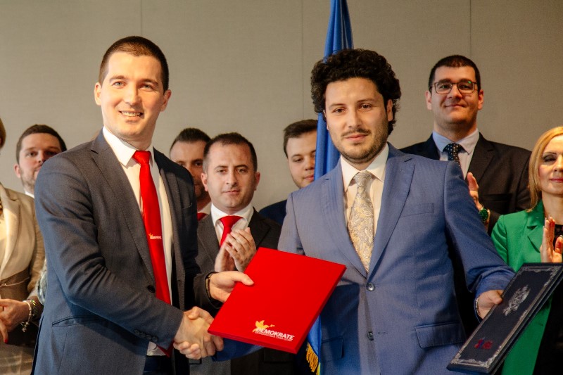 Hoće da delegiraju “ovlašćene zastupnike”: Lideri Demokrata i URA bježe od sastanka