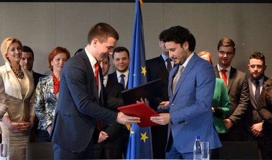 Političko tumaranje Demokrata: Popravljanjem toaleta u Piperima i Ljututuku se ne mijenja mafijaški režim!