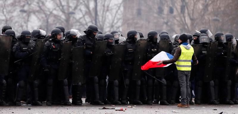 Novi protesti u Francuskoj: „Makrone, srušićemo ti kuću“