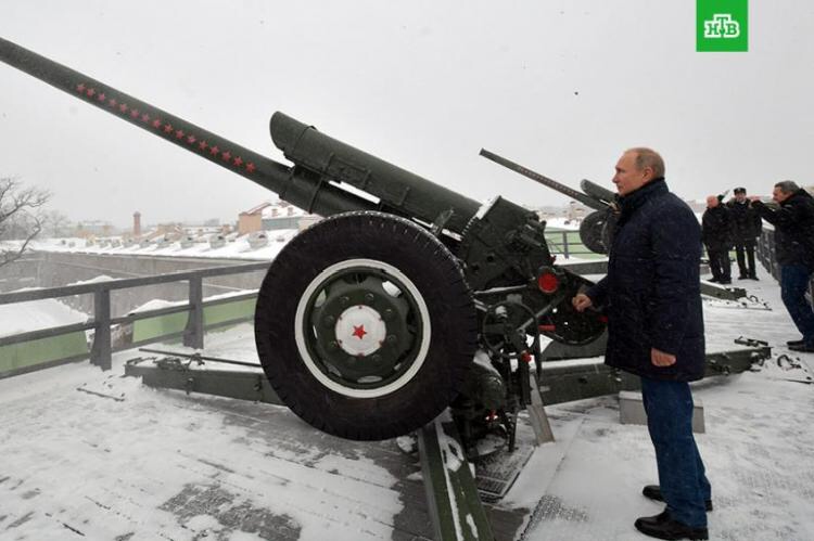 Putin pucao iz topa u Sankt Peterburgu
