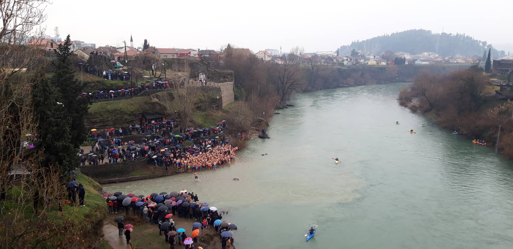 Goran Čađenović prvi stigao do krsta: Kosovo je srce Crne Gore!
