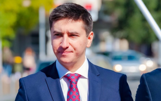 Dajković: Đukanović je stipsa, odmor mu drugi plaćaju