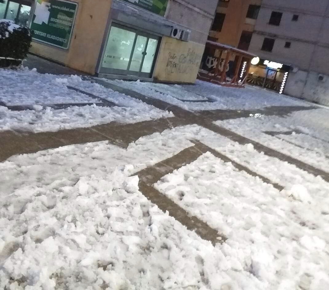 Stanari Lepe Kate: Prilaz zgradi očistili u znaku četiri slova S