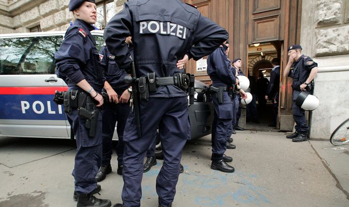 Uhapšeni državljani Crne Gore: Razbijeno leglo “kavčana” u Austriji