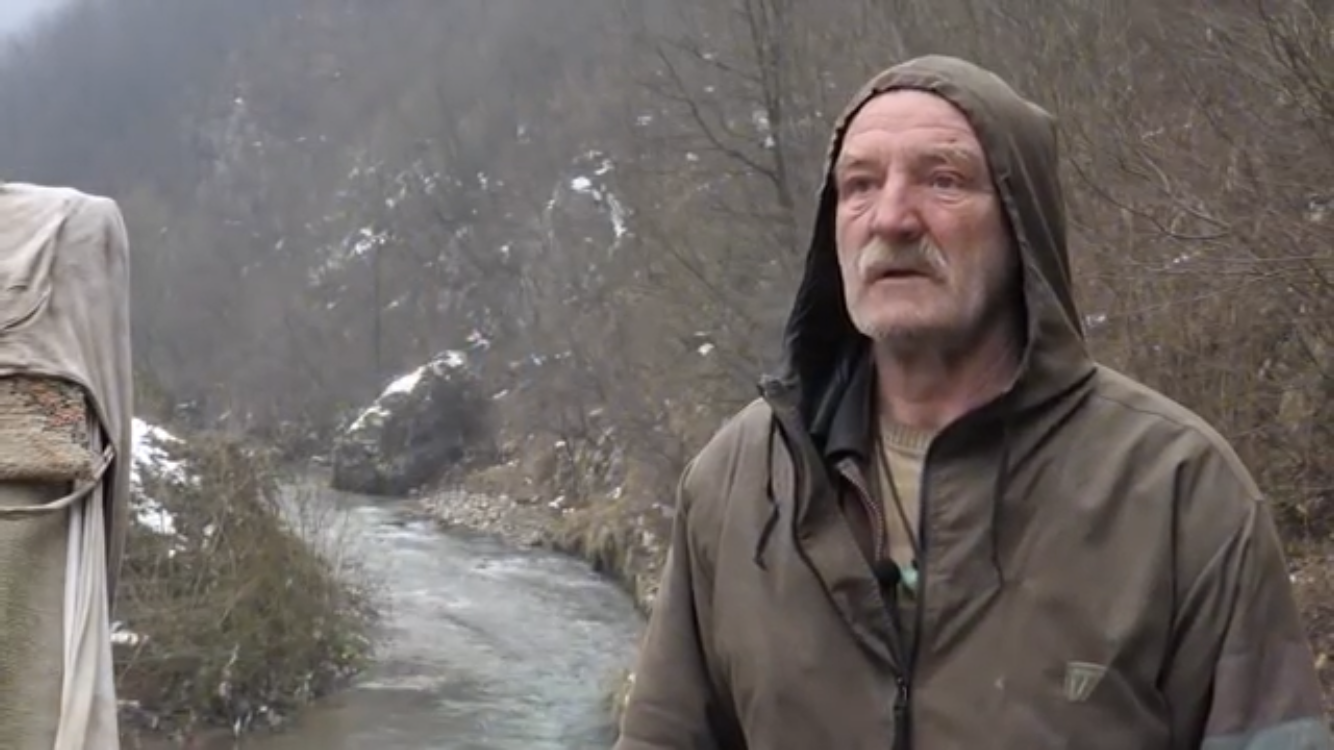 Robinson Kruso iz Zenice: Praznike je proveo u svojoj pećini, a jedino društvo mu prave vjerni psi