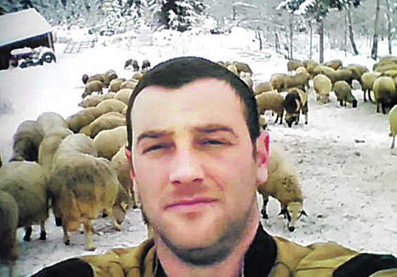 Muke Branka Lazića sa crnogorskom policijom: Izvadio pasoš za svaku ovcu, ali ga i dalje kažnjavaju!