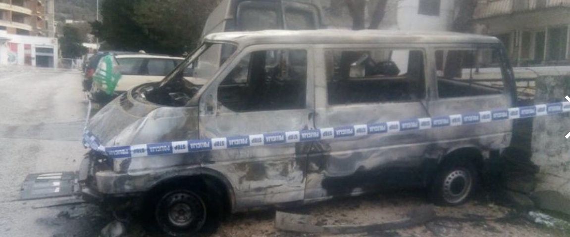 Sutomore: Zapalili kombi nedužnom čovjeku
