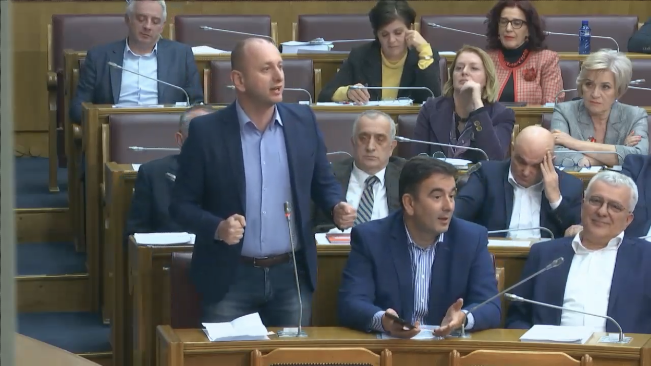 Skupština prekinuta zbog incidenta između DF-a i DPS-a!