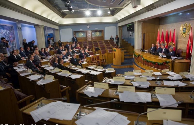 Opozicija povukla zaključke o aferi “Koverta”