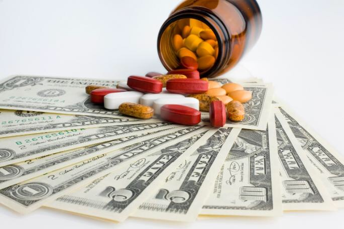 Ima li Crna Gora svoju „farmaceutsku mafiju“:  Vlasnik „Glosarija“ kum Katnića