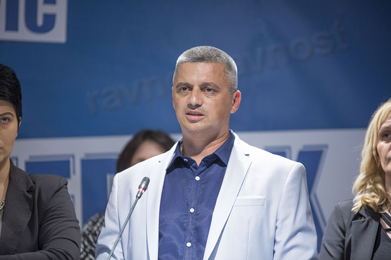 Mijović: Od naroda napravili socijalne slučajeve, a od djece brojeve