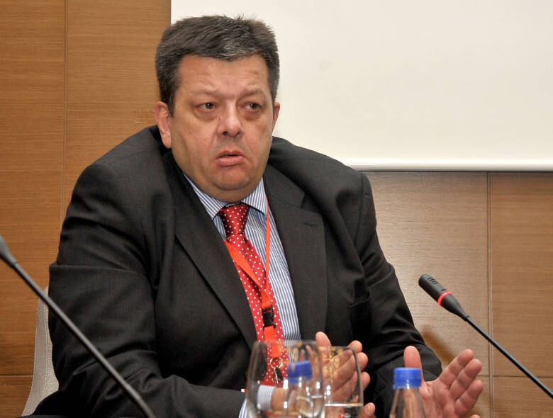 Savjetnik premijera “sređuje” broj protestanata: Kusovac snadbijeva fotografijama ANB medije
