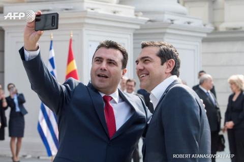 Istorijska posjeta: Cipras odmah nakon slijetanja napravio selfi sa Zaevim