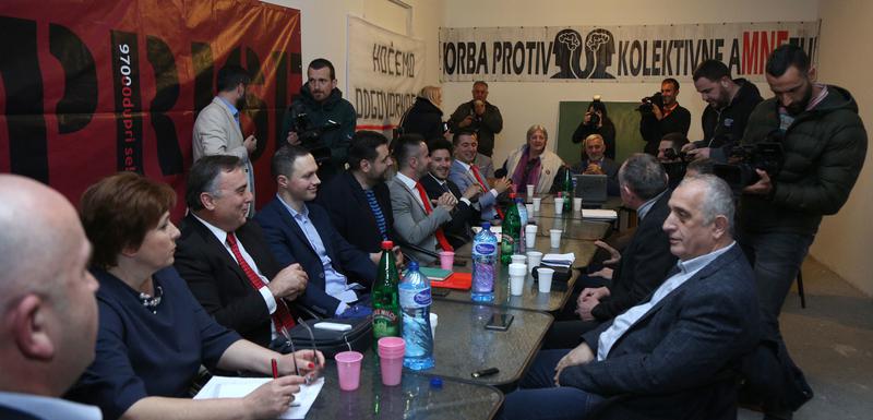 Sastanak opozicije i organizatora protesta: Sporazum će predstaviti relevantnim međunarodnim adresama