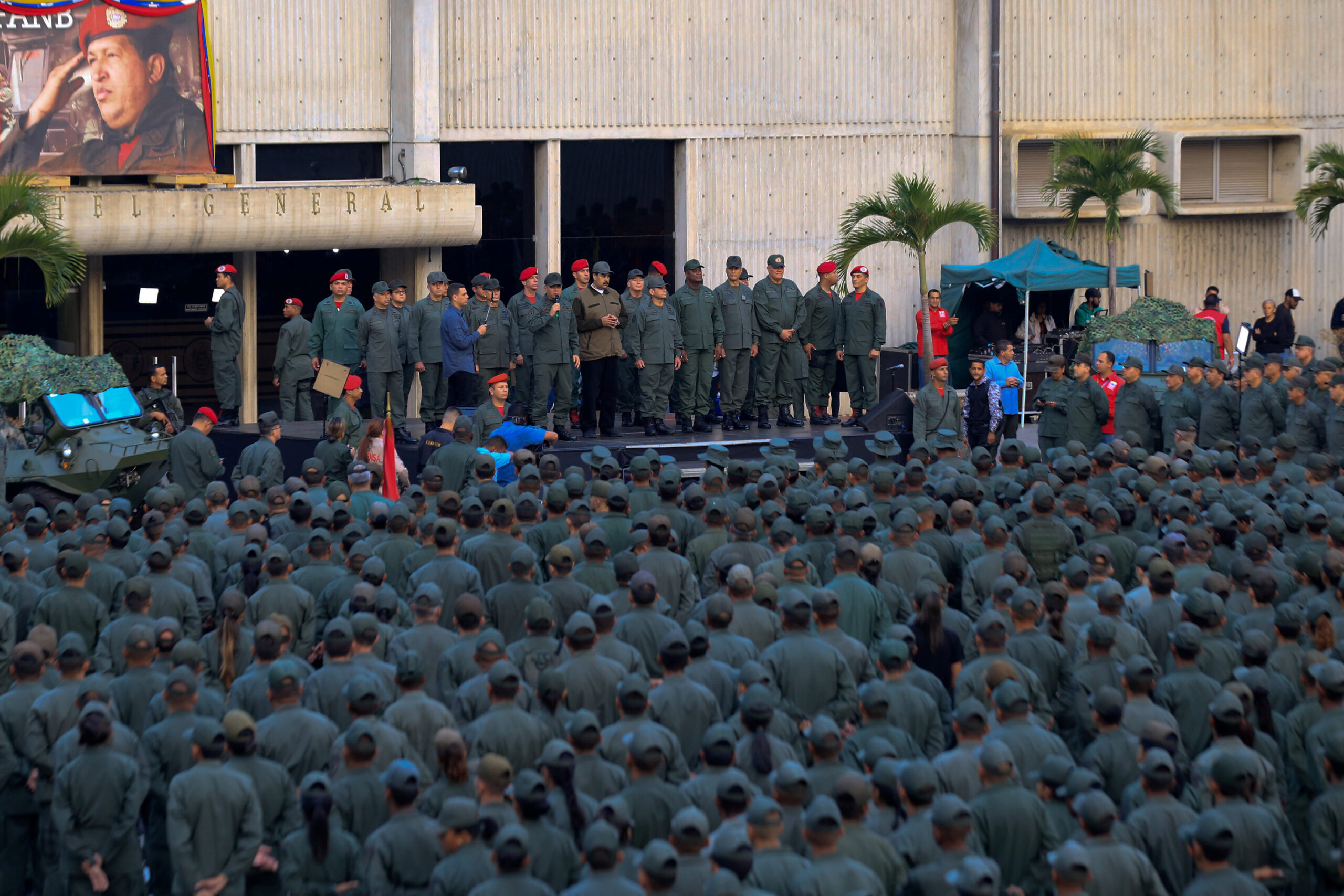 Maduro pozvao vojsku: Borite se protiv izdajnika i pučista