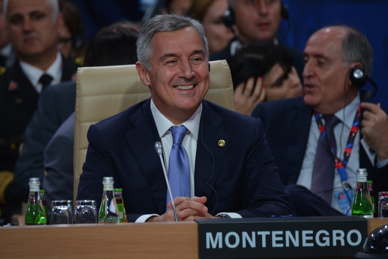 Đukanović hoće sebe da hirotoniše: Od velikosrbina, Jugoslovena, tvorca privatne države do Patrijarha!